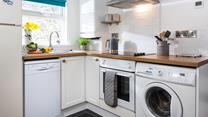 No washing up required here! Dine in with ease in the fully equipped kitchen. 