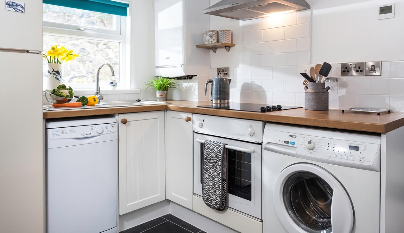 No washing up required here! Dine in with ease in the fully equipped kitchen. 