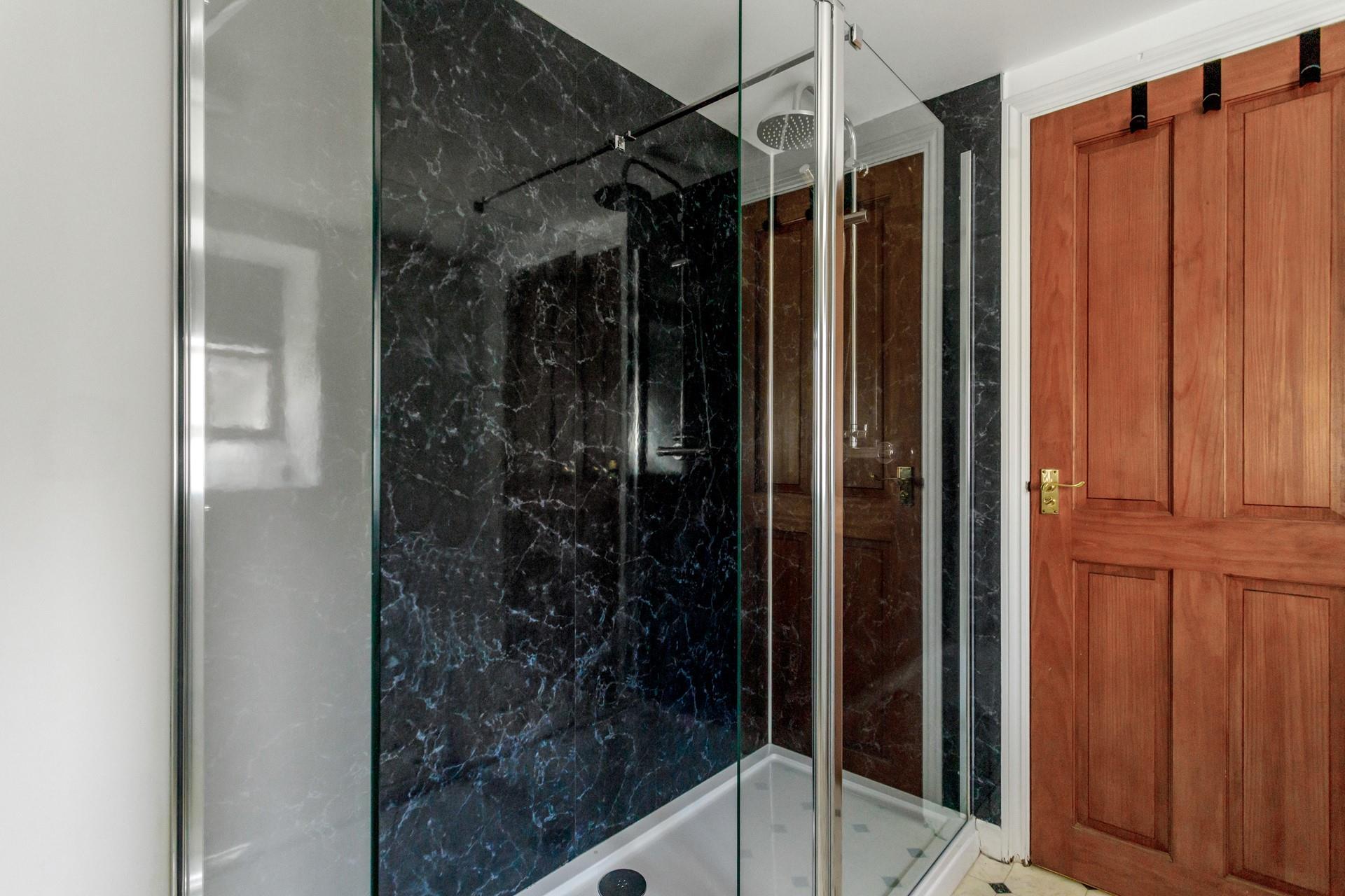 Wake up with an invigorating shower under the rain head.