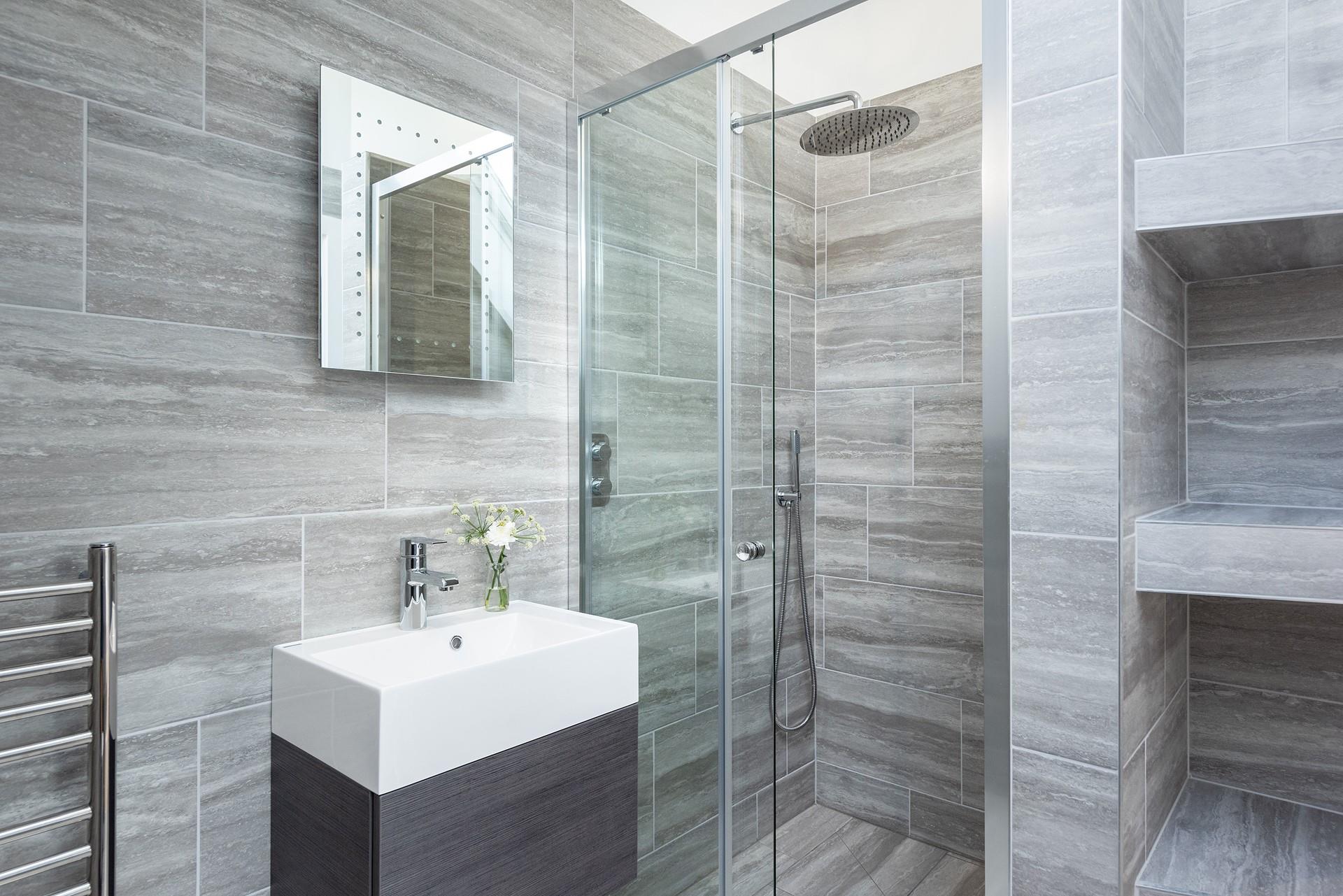 Wake up with an invigorating rainfall shower.