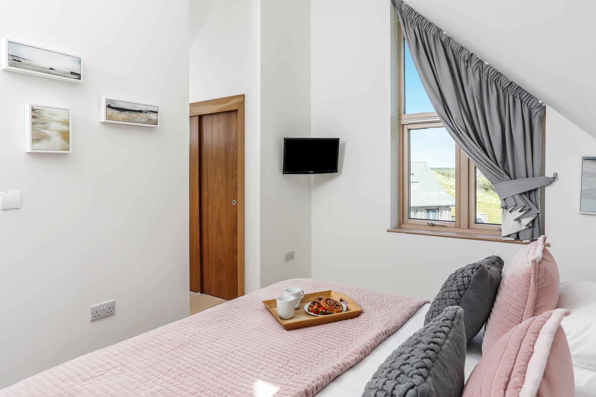 Roll out of bed and go for a morning surf - the beach is only minutes away! 