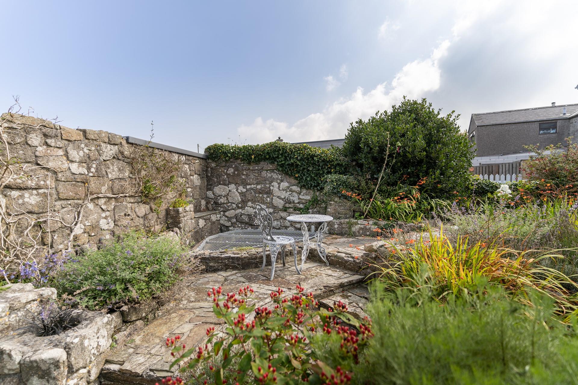 Sip your morning cuppa whilst listening to the morning bird song.