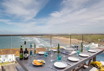 The hot tub makes the Saltwater Penthouse, a fantastic holiday base at all times of year. 