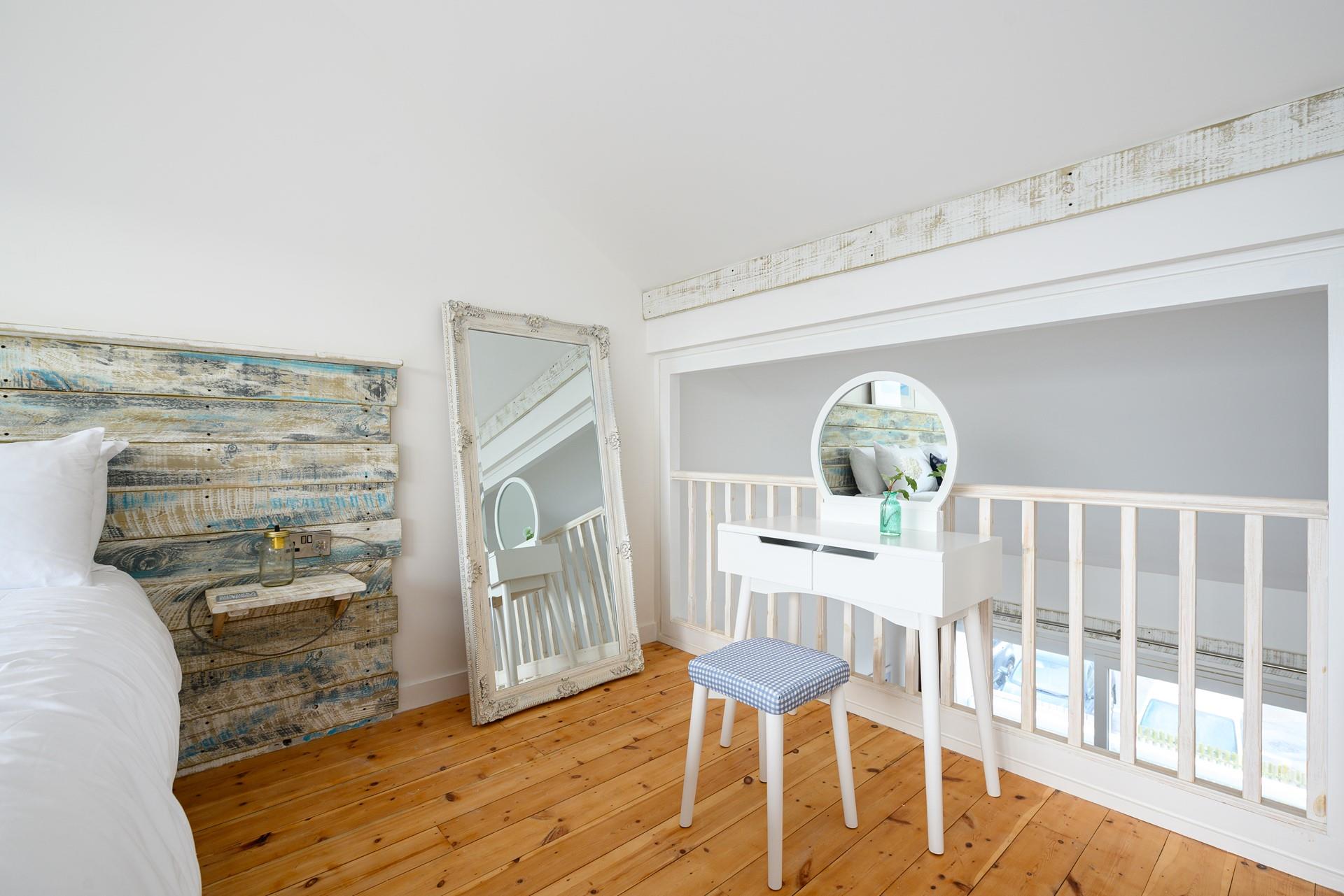 The vanity offers the ideal space to get ready for exploring the magical streets of St Ives.