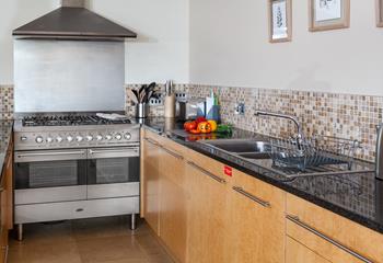 The well-equipped kitchen offers all you need to prepare meals and picnics to take on outings.