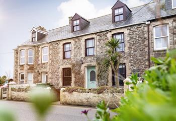 Take a short stroll to the beach through the picturesque village of Crantock.