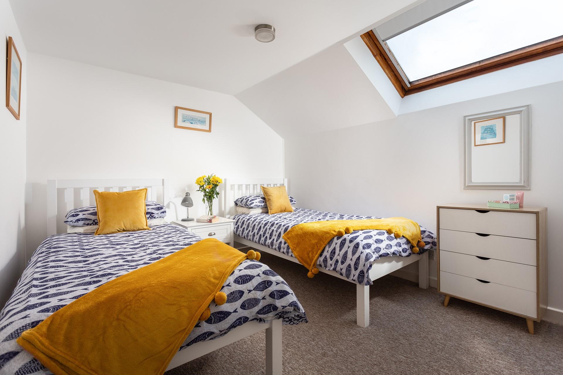 A mixture of cream and seaside tones remind you just how close you are to the sea in this fun twin room!