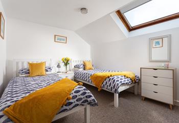 A mixture of cream and seaside tones remind you just how close you are to the sea in this fun twin room!