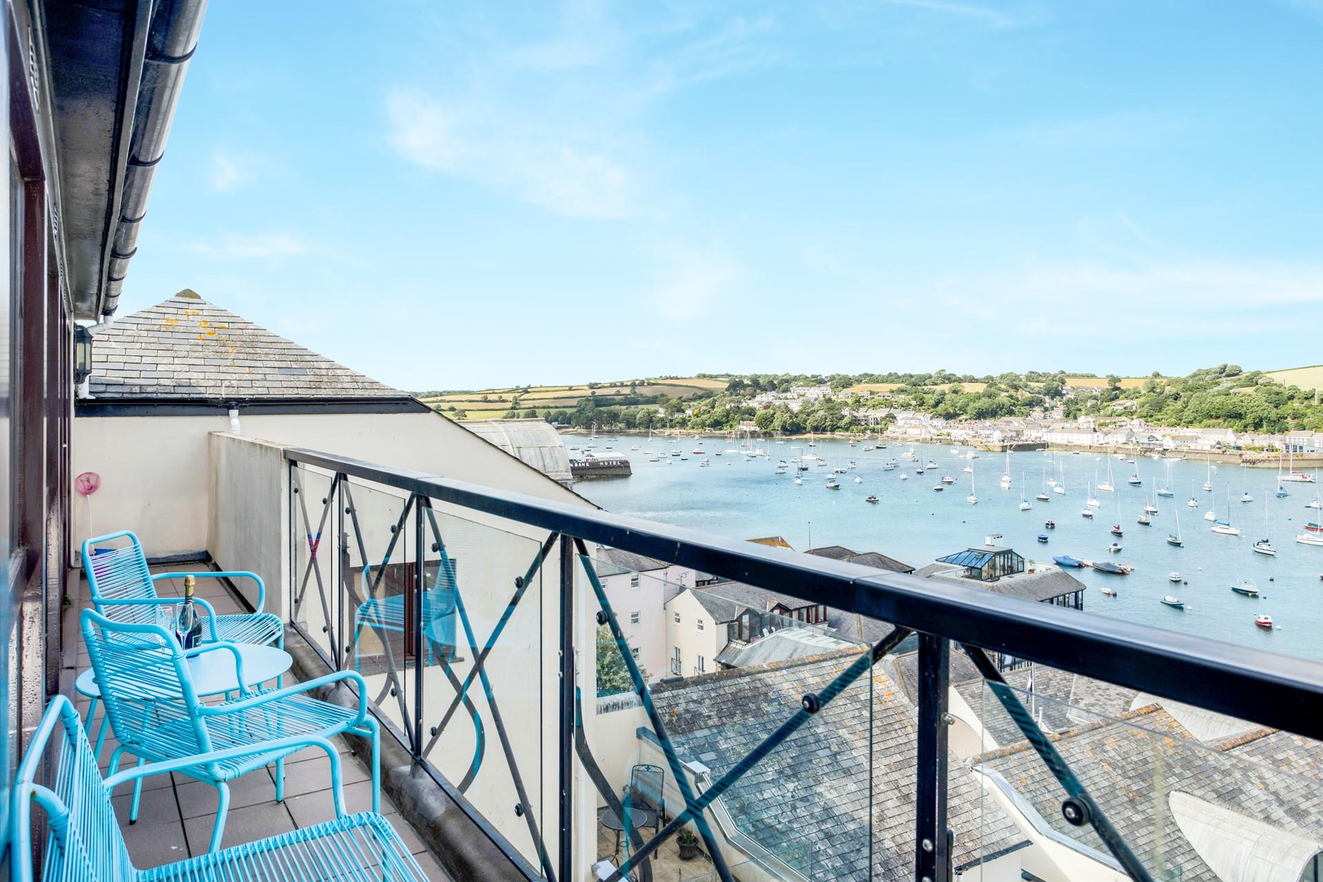 Imagine waking up to these mesmerising views of the harbour.