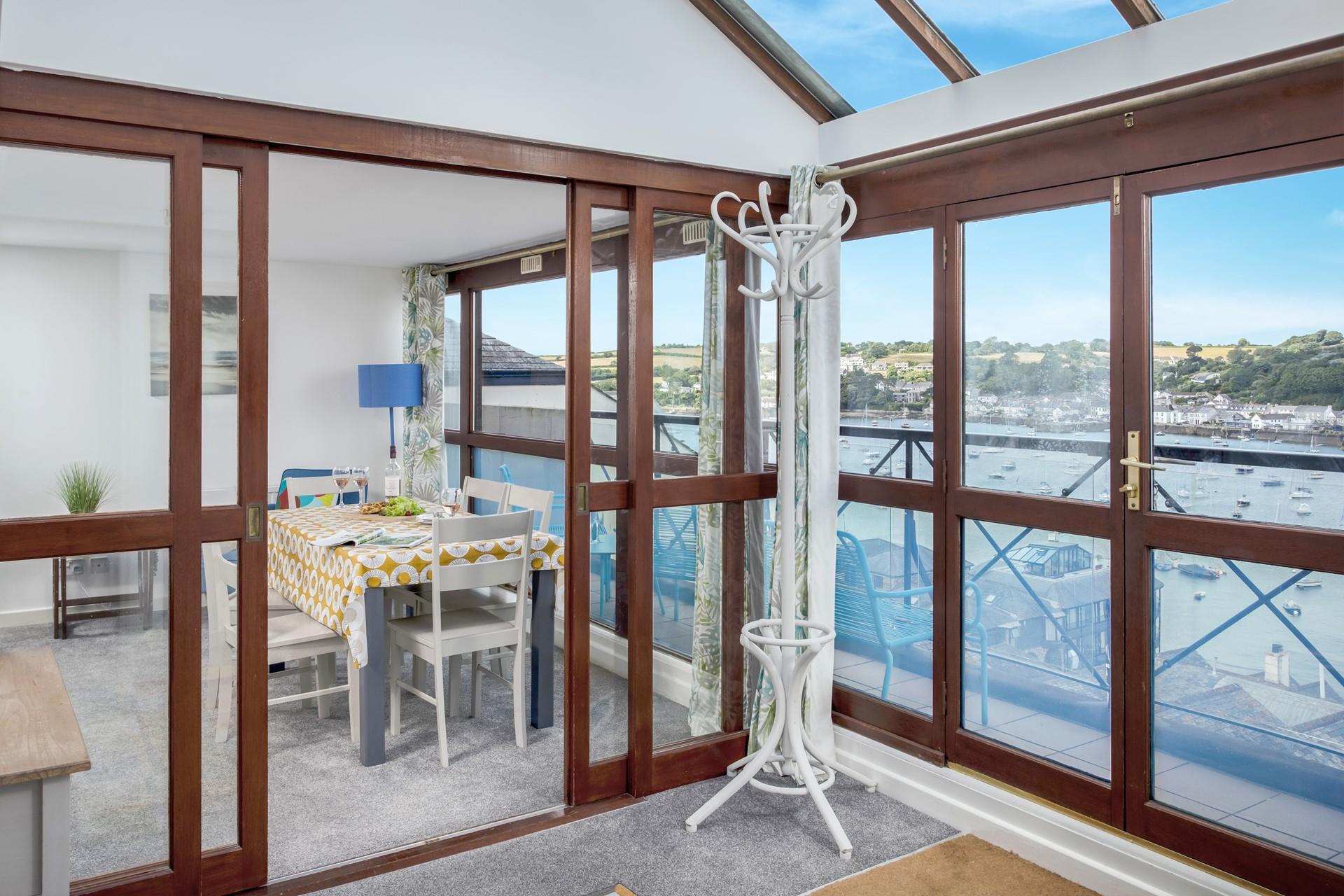 Get a takeaway and spend an afternoon soaking up the sun on the balcony! 