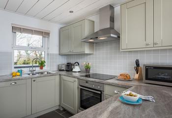 The equipped kitchen is handy for simply making your morning coffee or a roast for the family. 