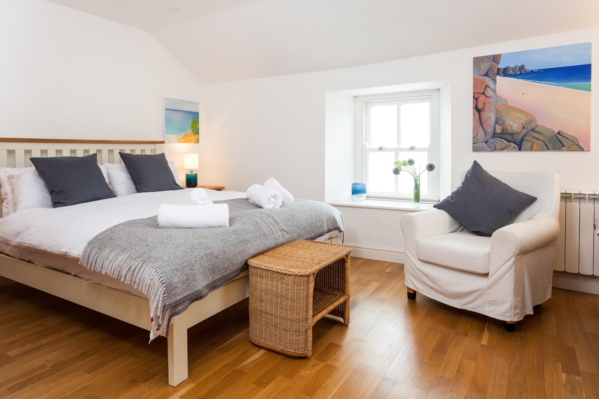 Bedroom 2 also has a king size bed for a dreamy night's sleep.