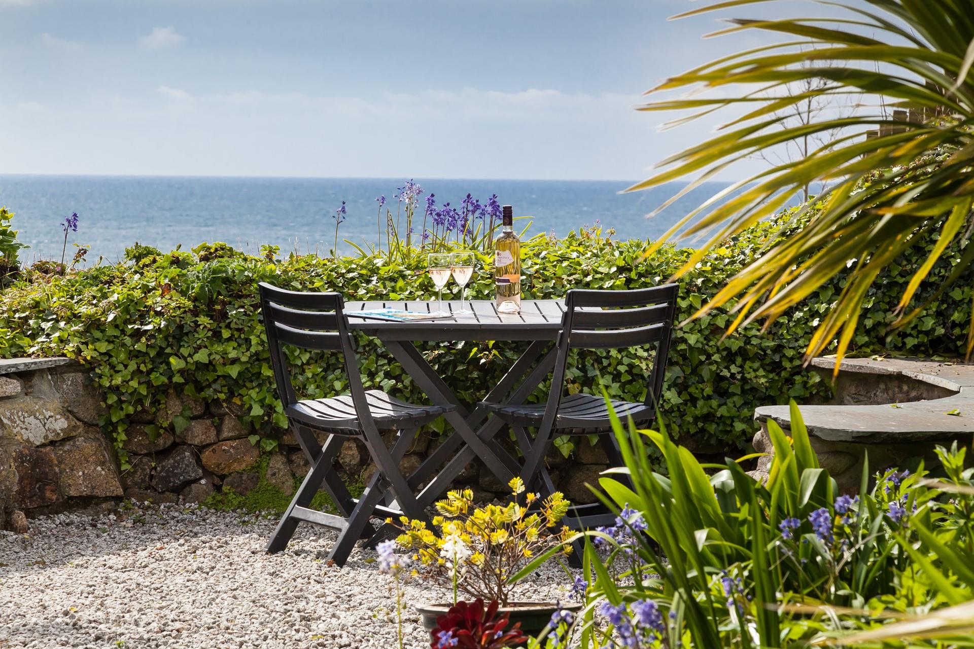 Take your breakfast al fresco and decide on the plans for the day.