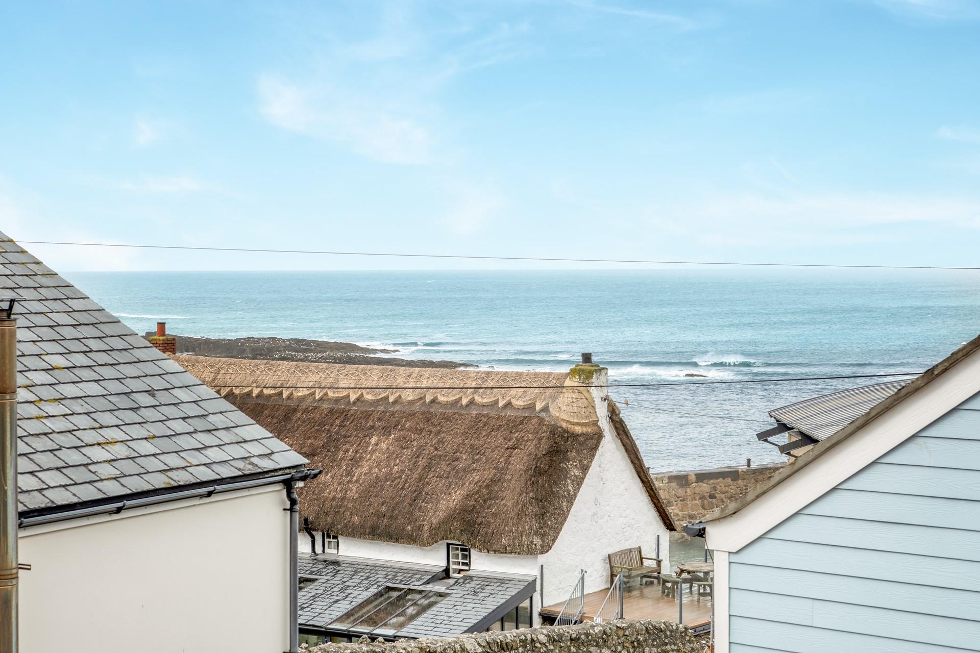 Watch the beautiful ocean from your windows.