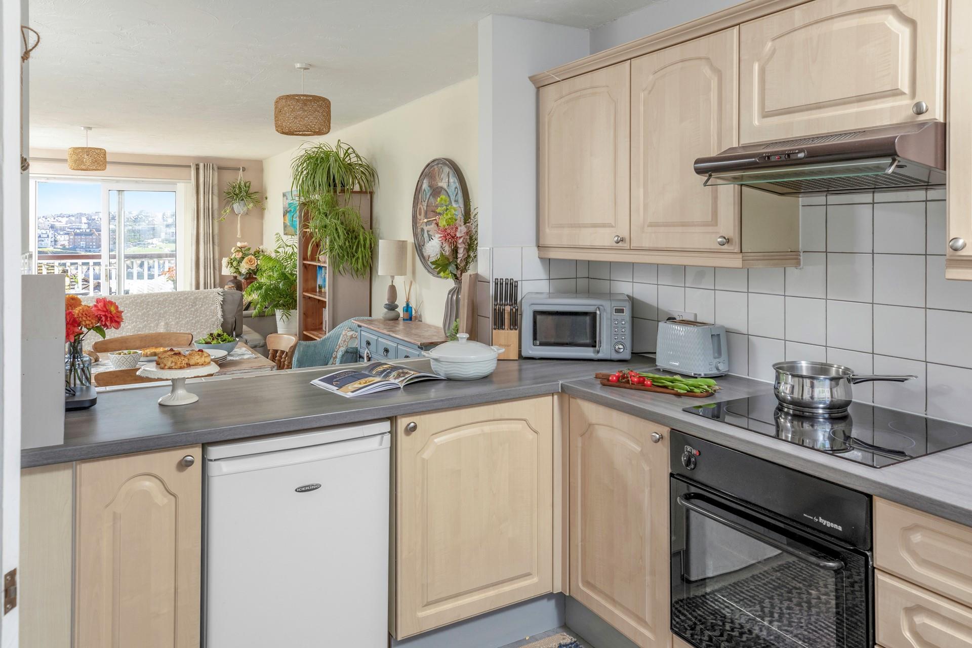 The well-equipped kitchen has all your essentials, as well as a washing machine and dishwasher.
