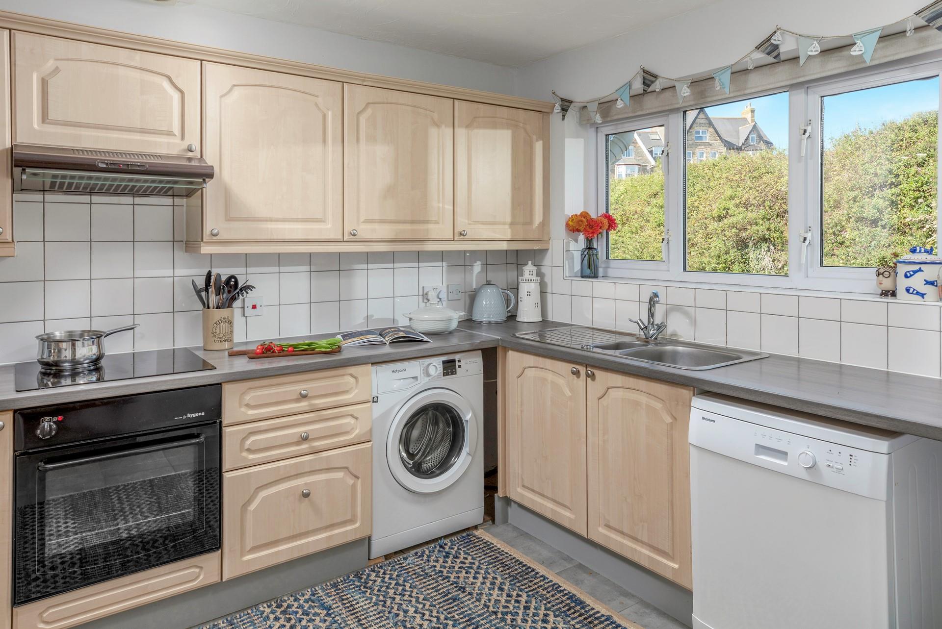 There is lots of workspace in the kitchen so you can cook up a feast whilst watching a bit of TV.