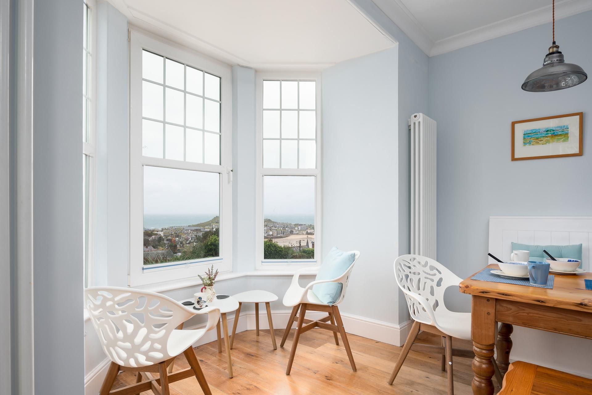 Relax with your morning coffee gazing out over the Harbour beach leading up to the Island. 