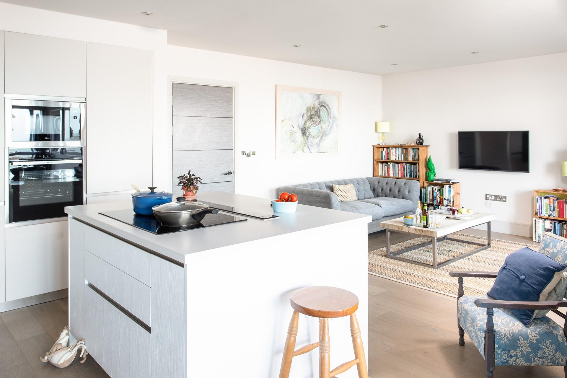 The open plan living area means you can sit and relax while your delicious dinner is cooking.