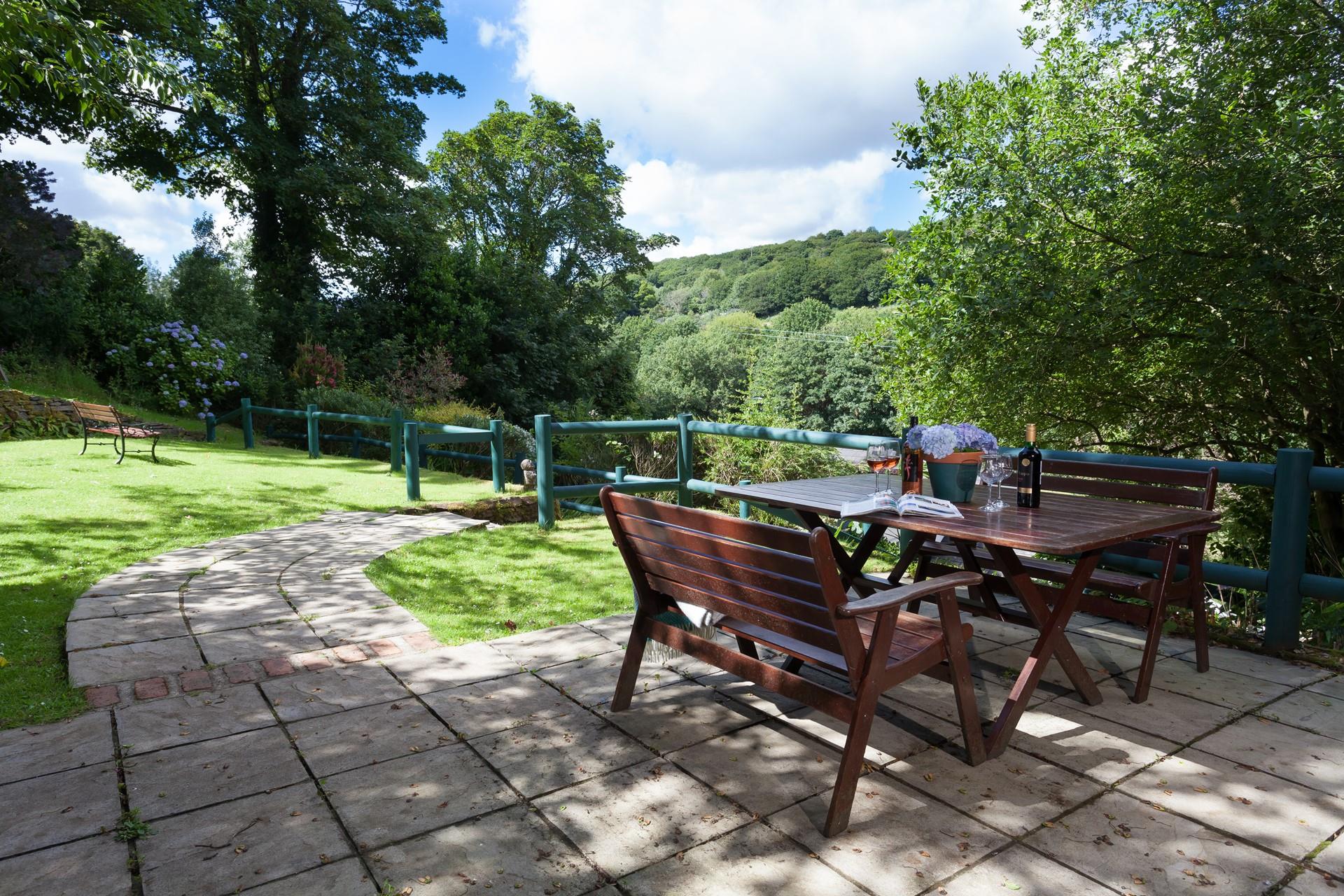 Honeysuckle Cottage also benefits from being pet-friendly, perfect for those who want to bring their four-legged friends.