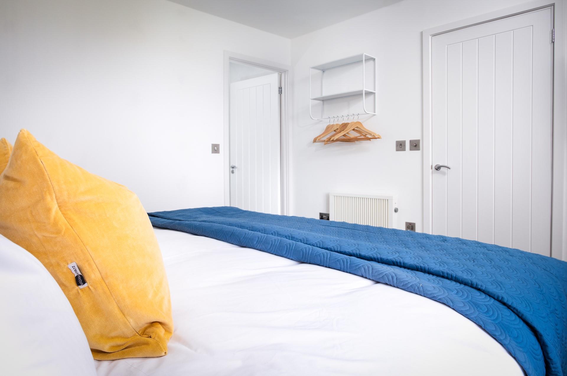 An open clothes rail makes it quick and easy to select your outfit for the day.