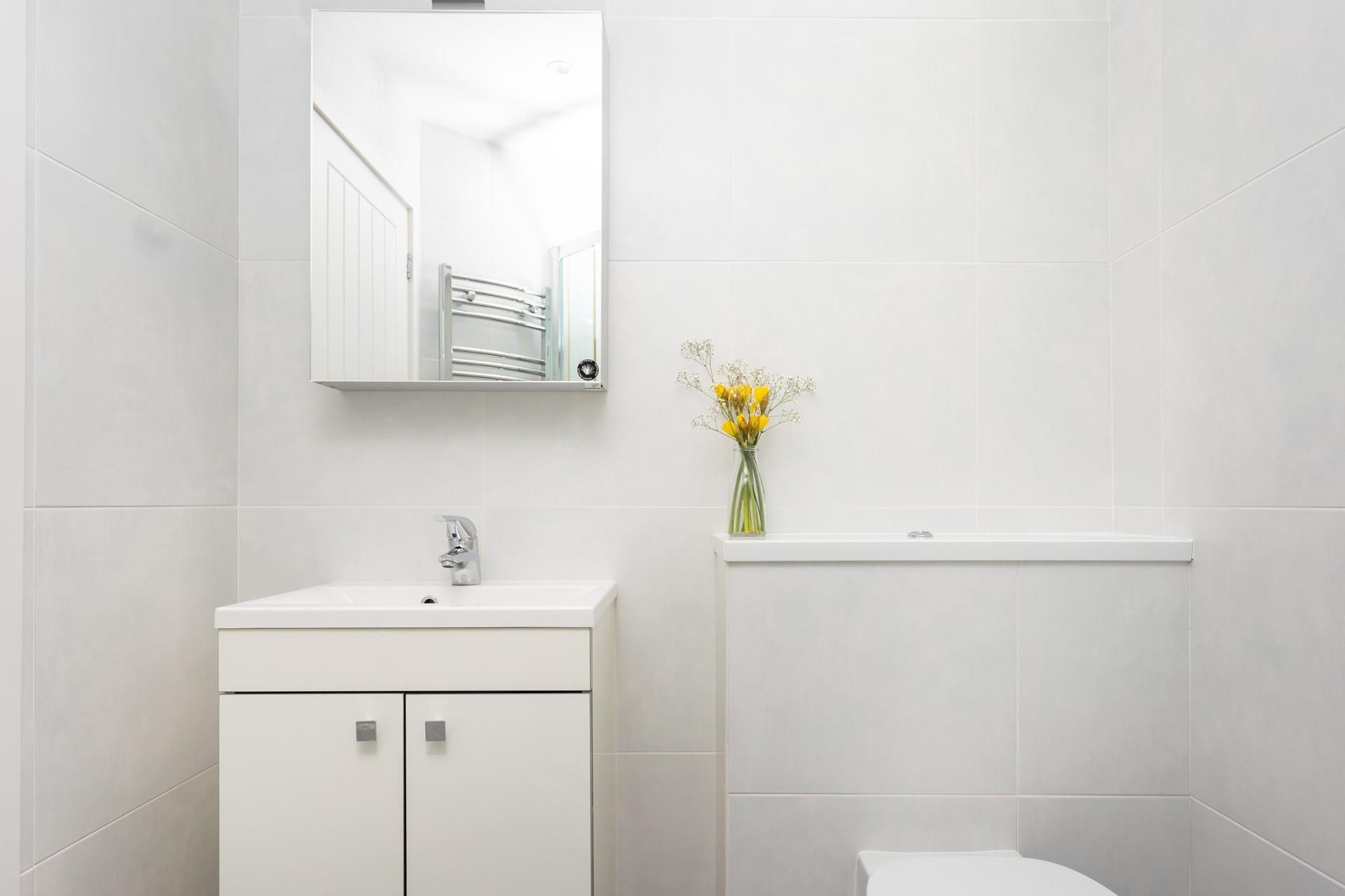 Classic white tiles ensure the bathroom is a fresh, bright space.