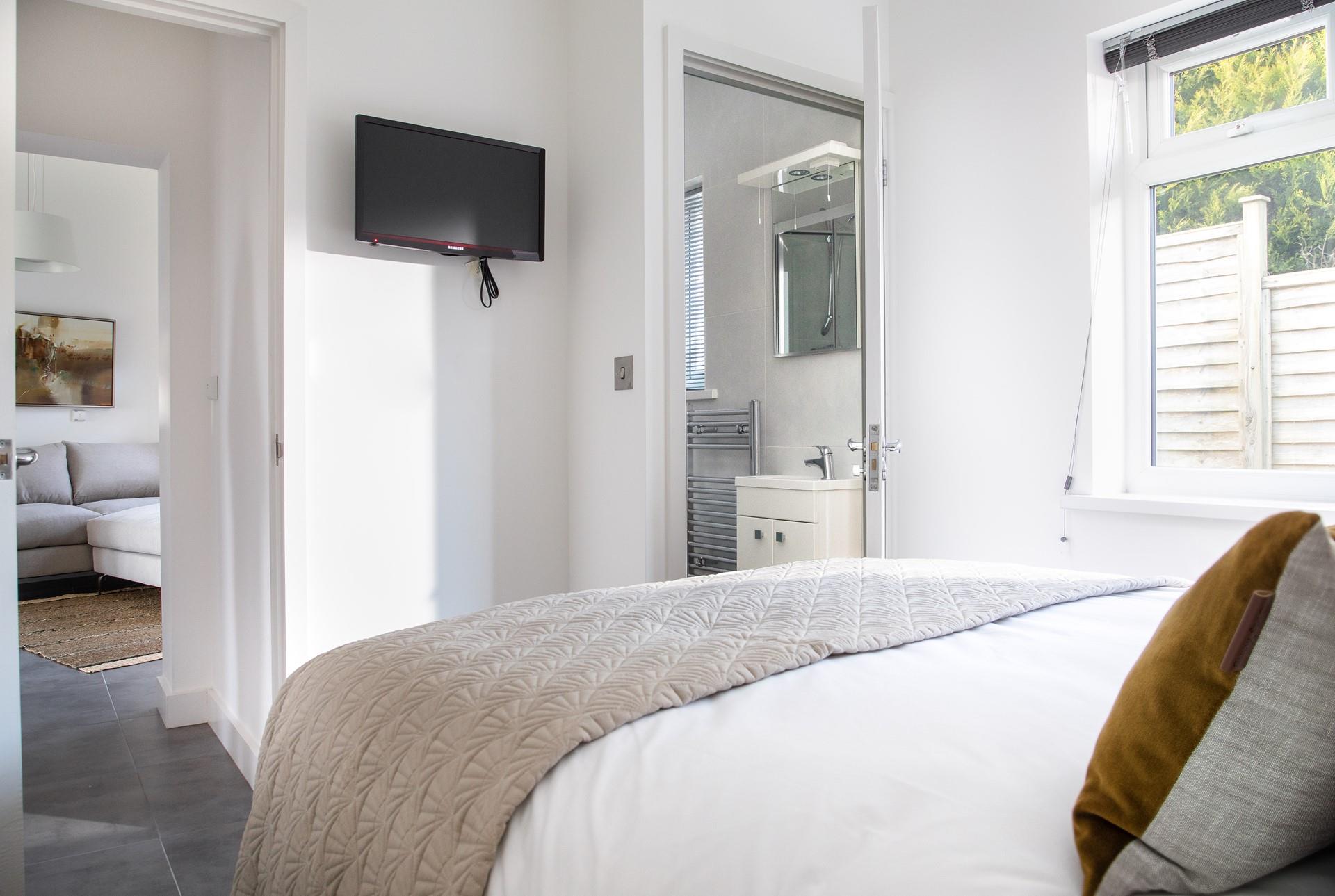 An additional en suite gives everyone space and privacy to get ready in the morning.