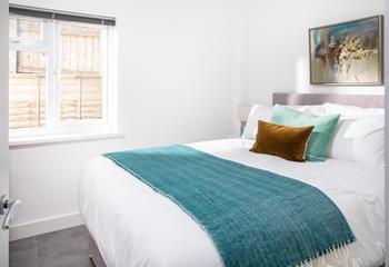 A sumptuous king size bed promises a fantastic night's sleep, leaving you well-rested and ready to explore Mevagissey and beyond!