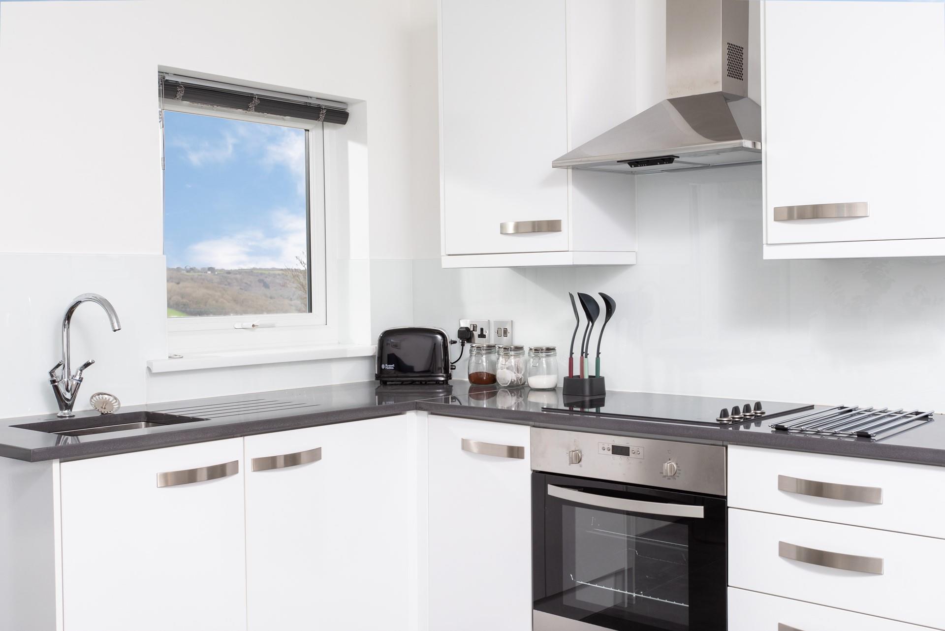 Rustle up delicious meals to enjoy together in this lovely kitchen!