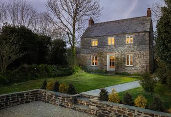 A quaint stone cottage that looks as if it is straight out of a fairytale, Waverley Cottage is nestled in the pretty hamlet of Burlawn.