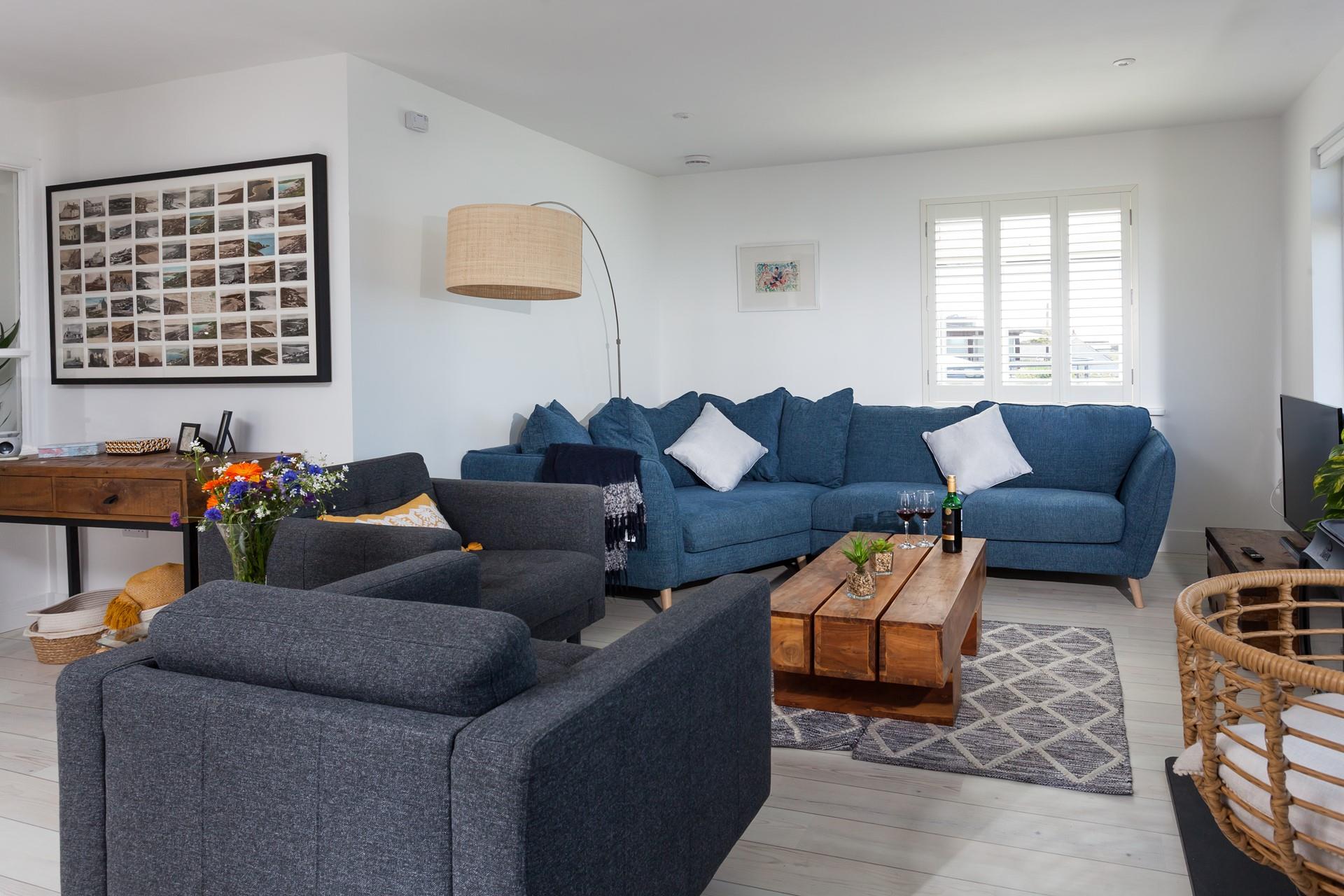 Relax in the sitting area with a glass of your favourite wine.