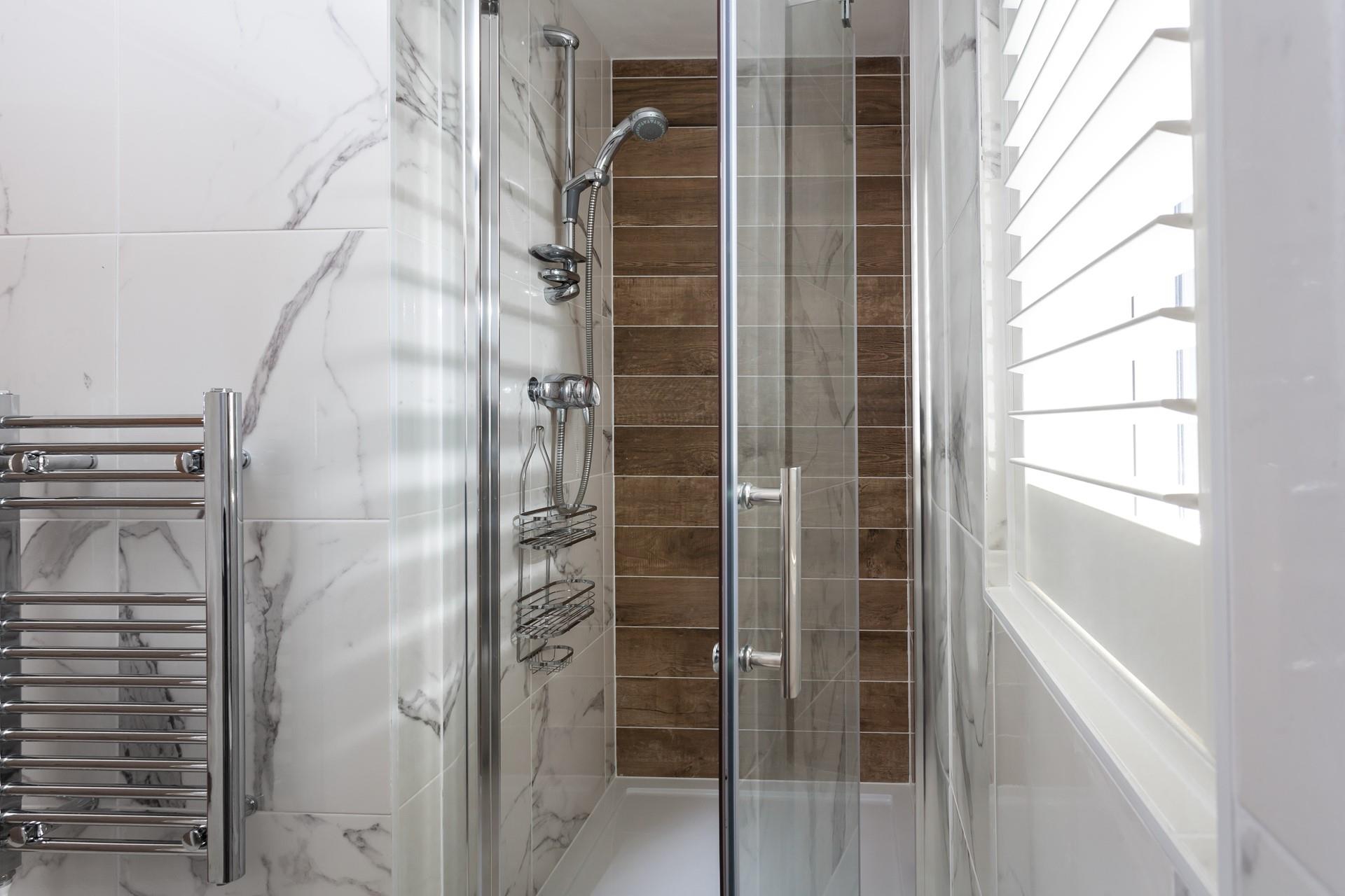 Wash off sandy toes with a rejuvenating shower.