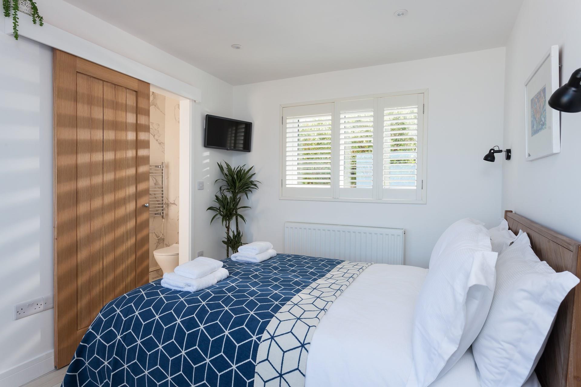 An en suite means you can get ready with ease in the morning.