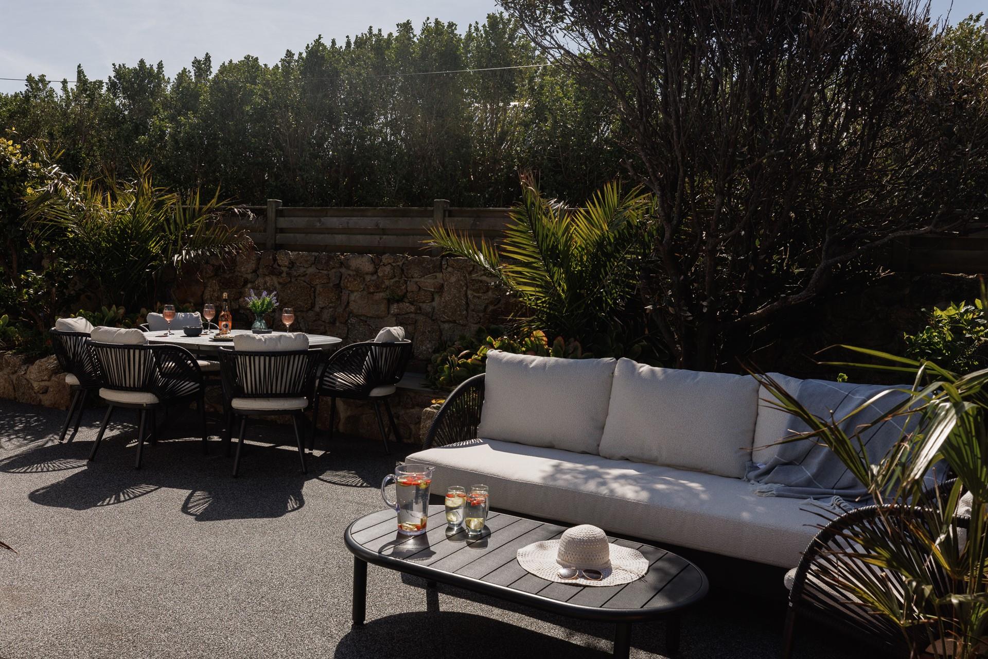 The garden offers plenty of space for all the family.