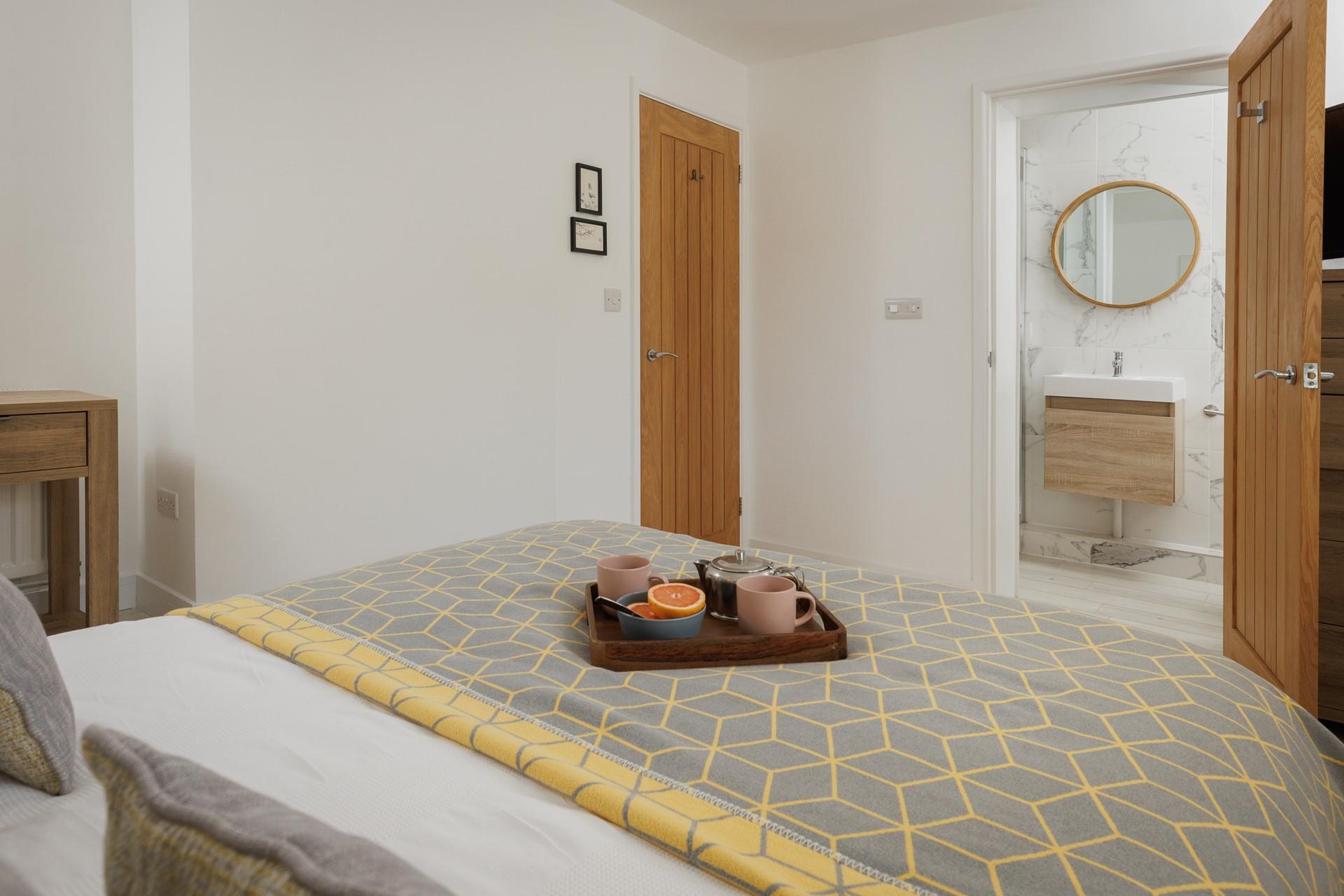 The en suite means you can get ready with ease in the morning.