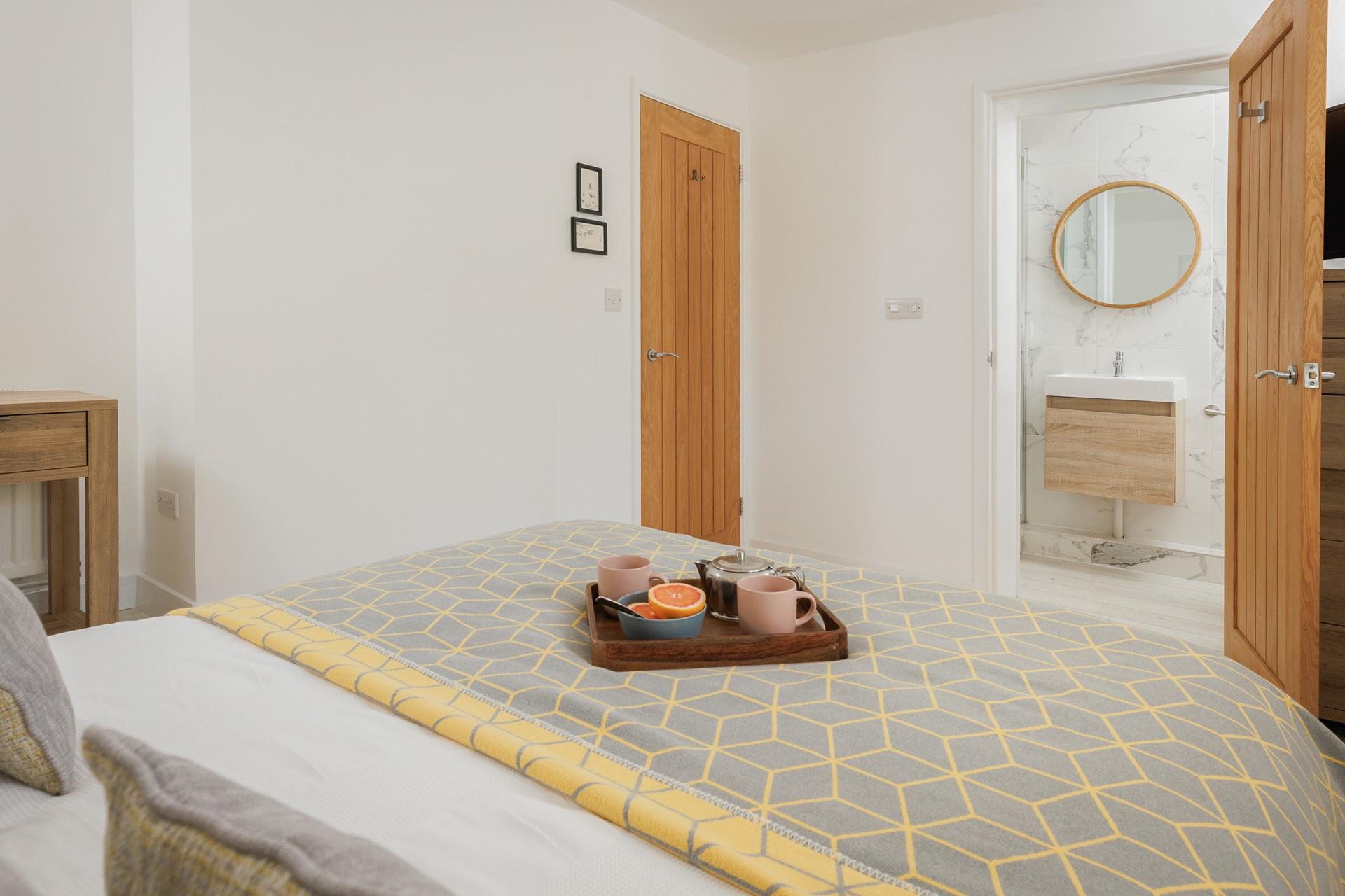 The en suite means you can get ready with ease in the morning.