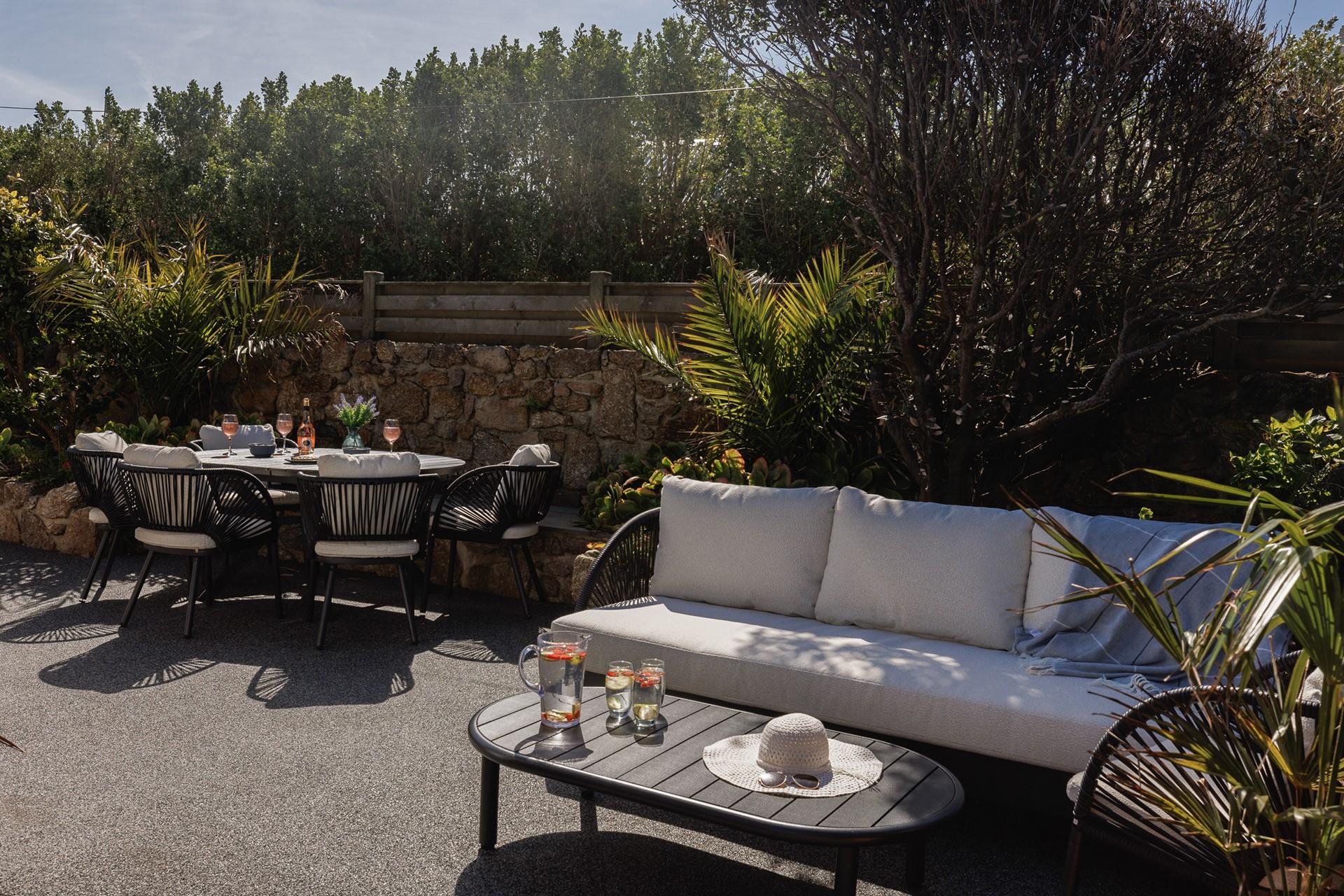 The garden offers plenty of space for all the family.