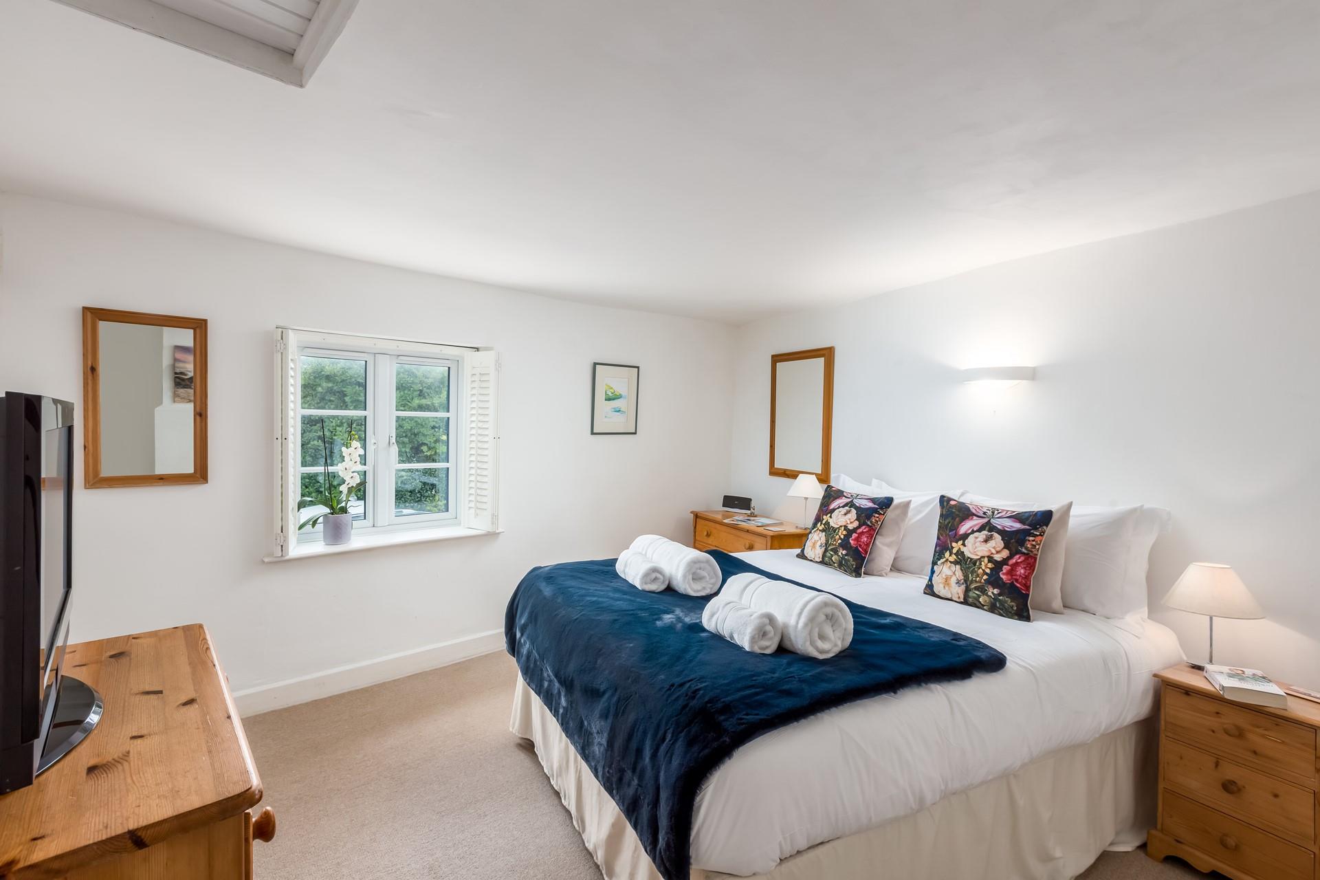 Bedroom 1 has a opulent king size bed and calming decor for relaxing evenings.