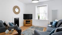 Let the sun shine into your living/dining area while you enjoy your breakfast before wandering into St Ives.