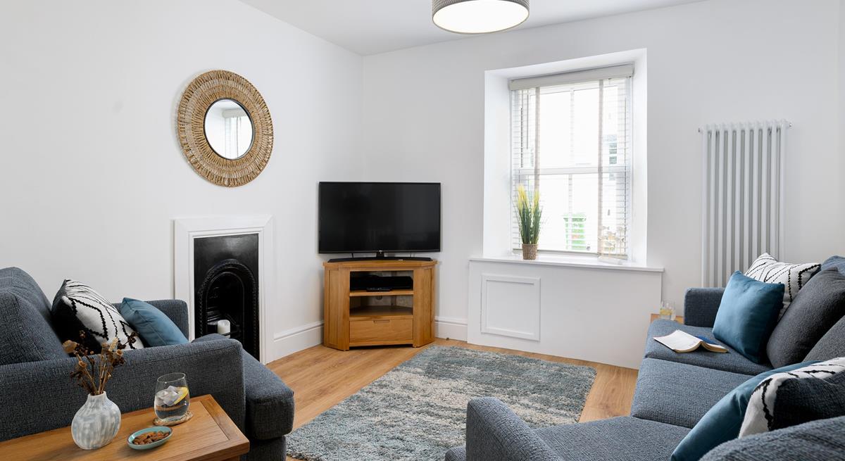 Let the sun shine into your living/dining area while you enjoy your breakfast before wandering into St Ives.