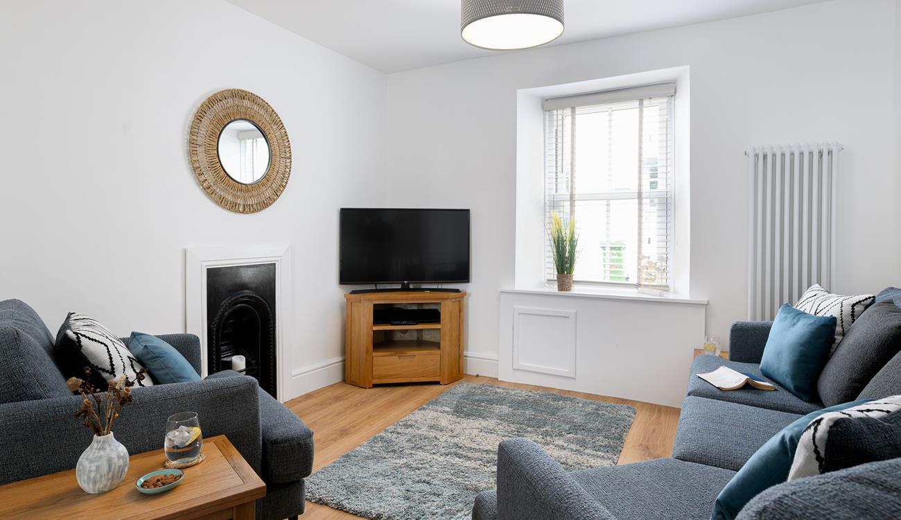 Let the sun shine into your living/dining area while you enjoy your breakfast before wandering into St Ives.