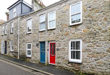 Located far enough away from town that it is a quiet location but still close enough to enjoy all St Ives has to offer within a few minutes.