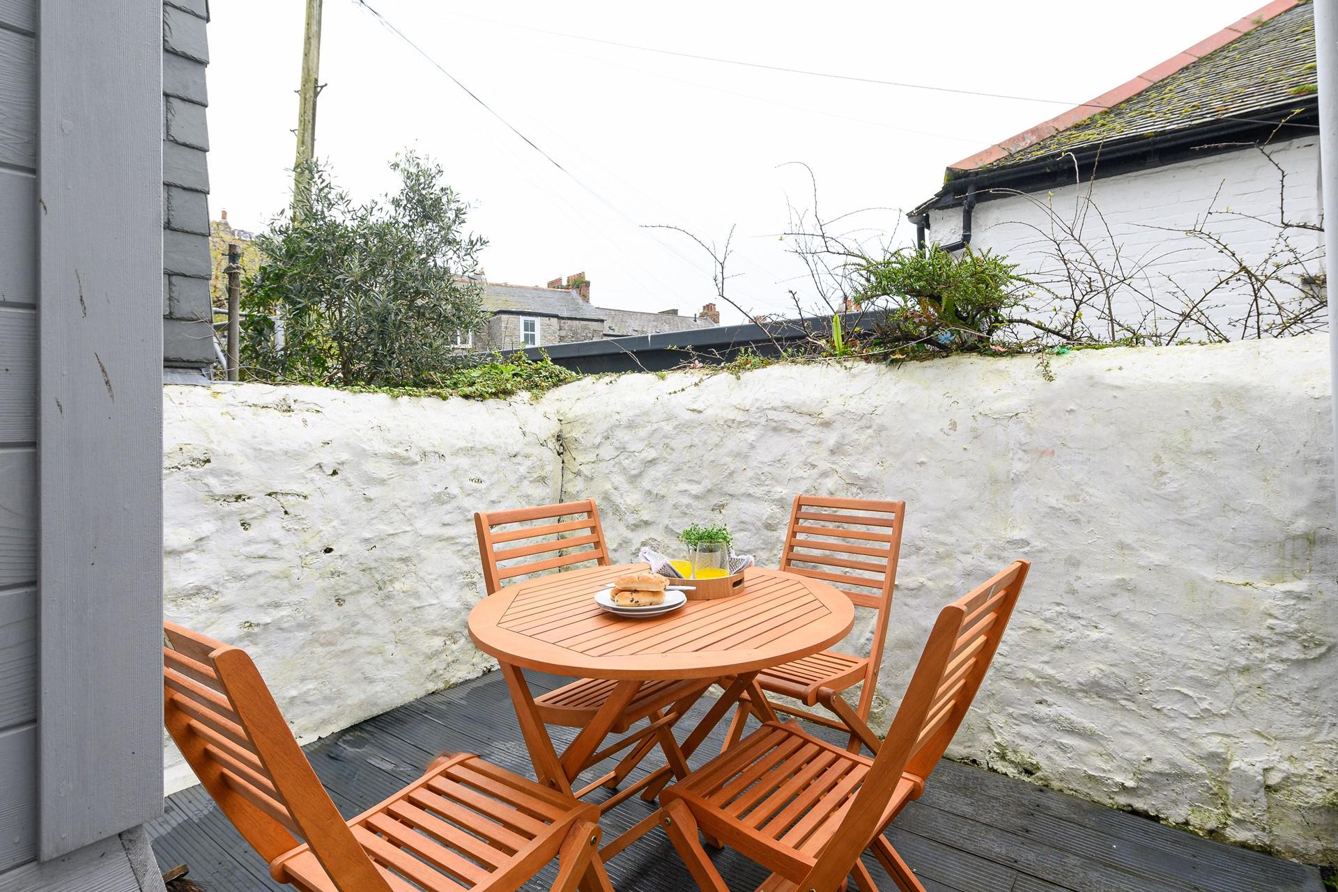 Take your melas al fresco on the patio.