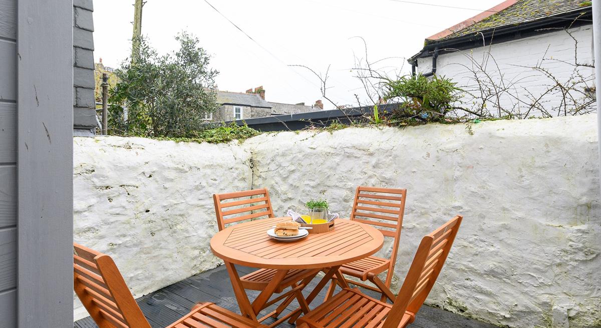 Take your melas al fresco on the patio.