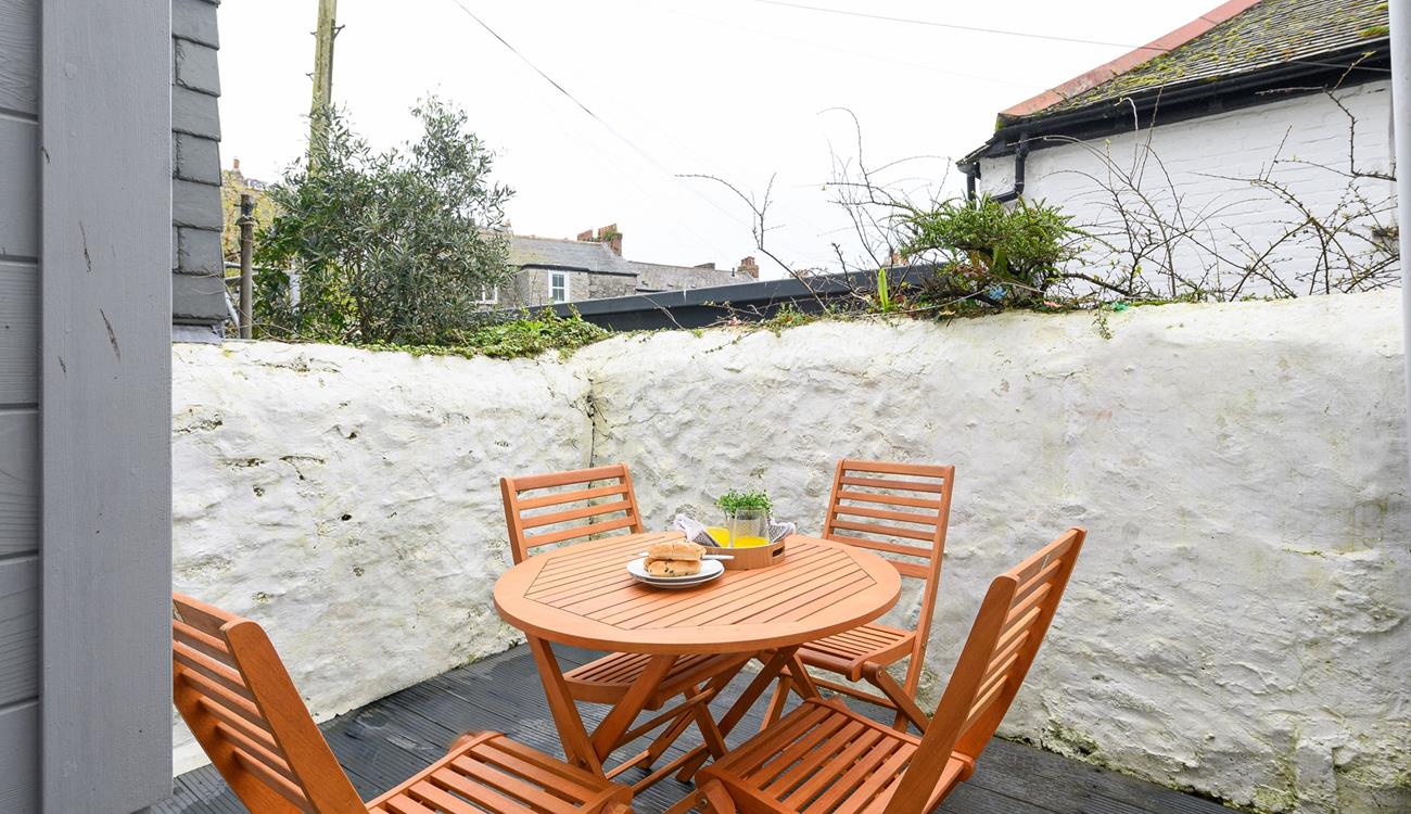 Take your melas al fresco on the patio.