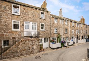 You can be on any of St Ives' five beaches within minutes, thanks to Shorebreak's great location. 