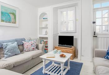 A gorgeous seaside retreat, Shorebreak has a wonderful location just steps from Porthmeor beach and minutes from the famous St Ives Harbour, restaurants and shops.