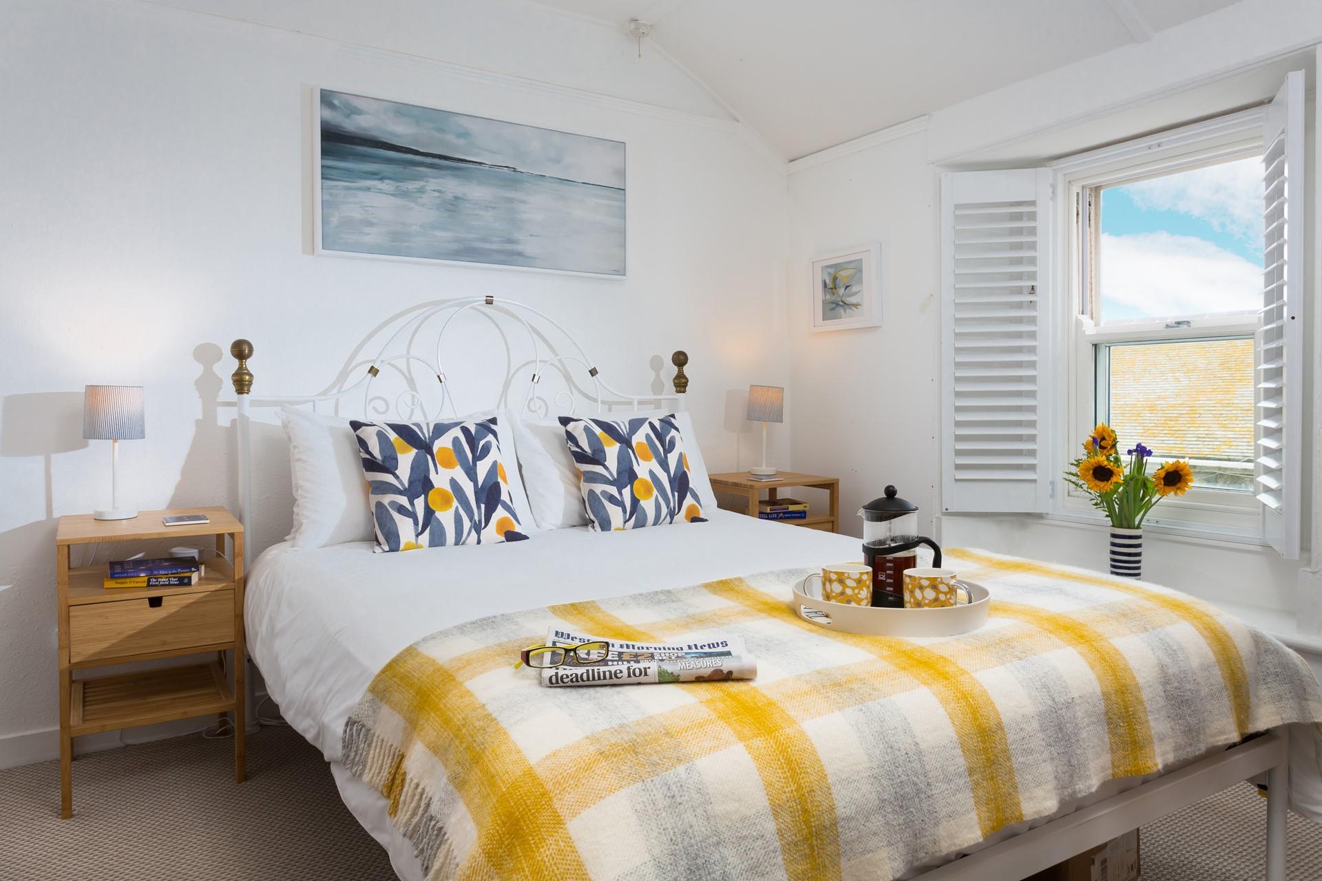 The comfortable king size bed promises a blissful night's sleep, and in the morning watch the waves crashing onto Porthmeor beach from the window.