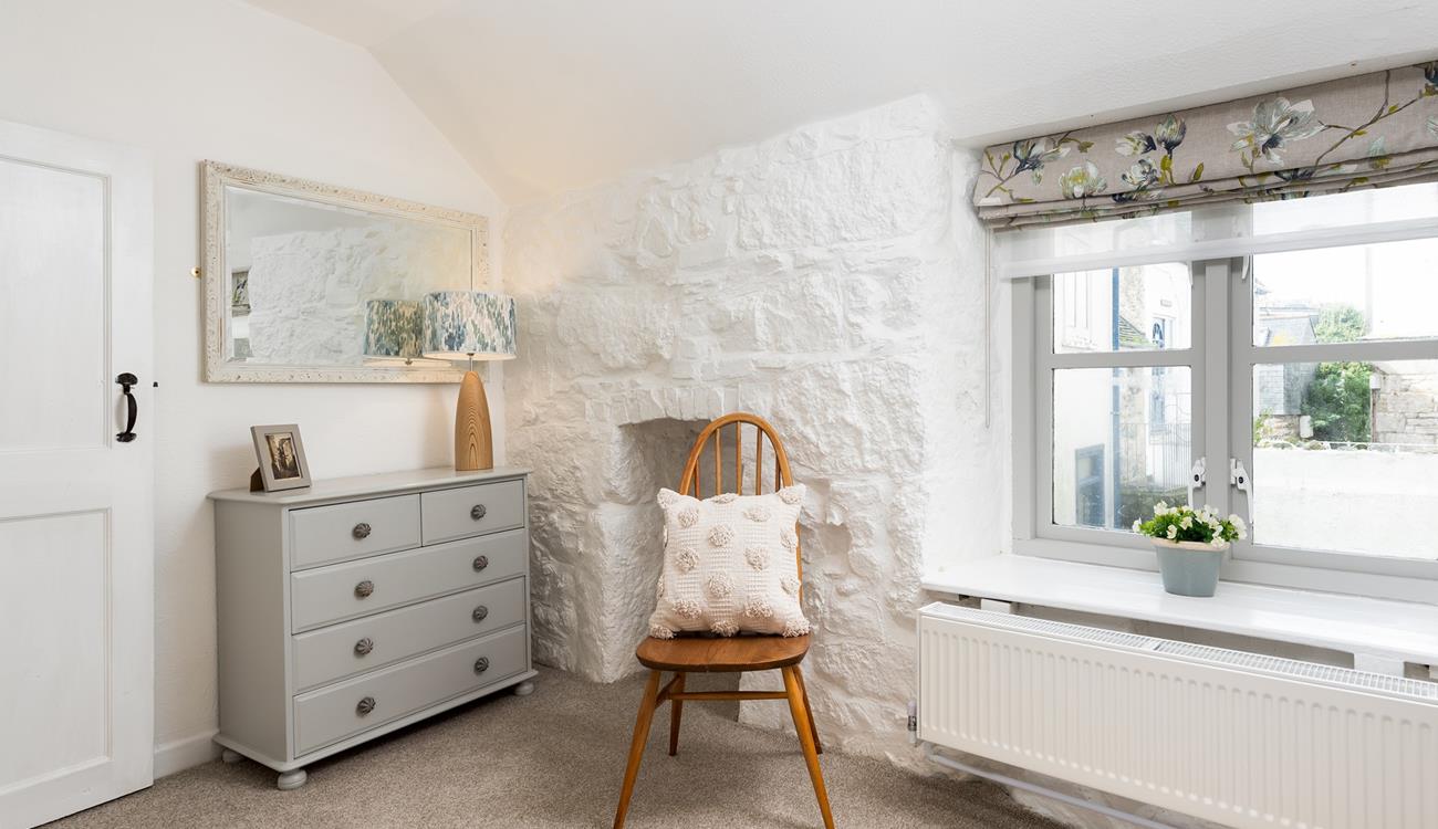 Wake early, pour yourself a generous mug of your favourite hot drink and watch St Ives slowly wake up from this window spot.