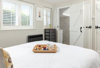 Wake up and decide on the day's plans over a cup of tea.