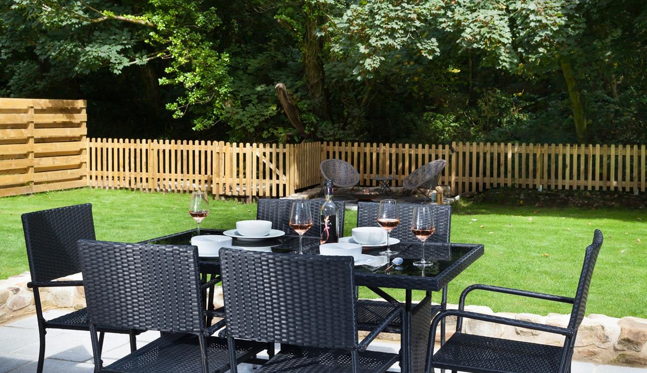 Watch the children and your furry friend play in the garden whilst you sip a glass of your favourite wine.